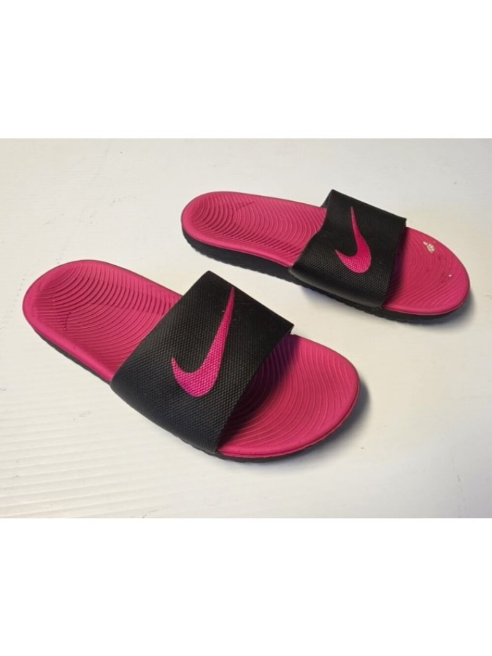Kids Youth Nike Kawa Slides Size 6Y Black & Pink